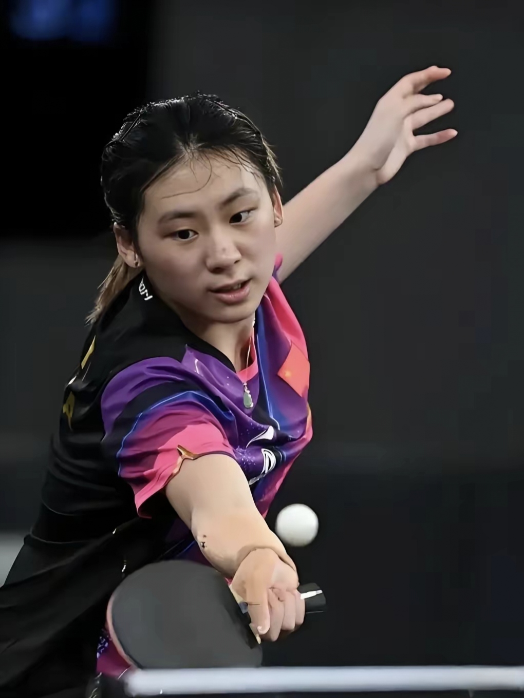 观众通过镜 观众通过镜