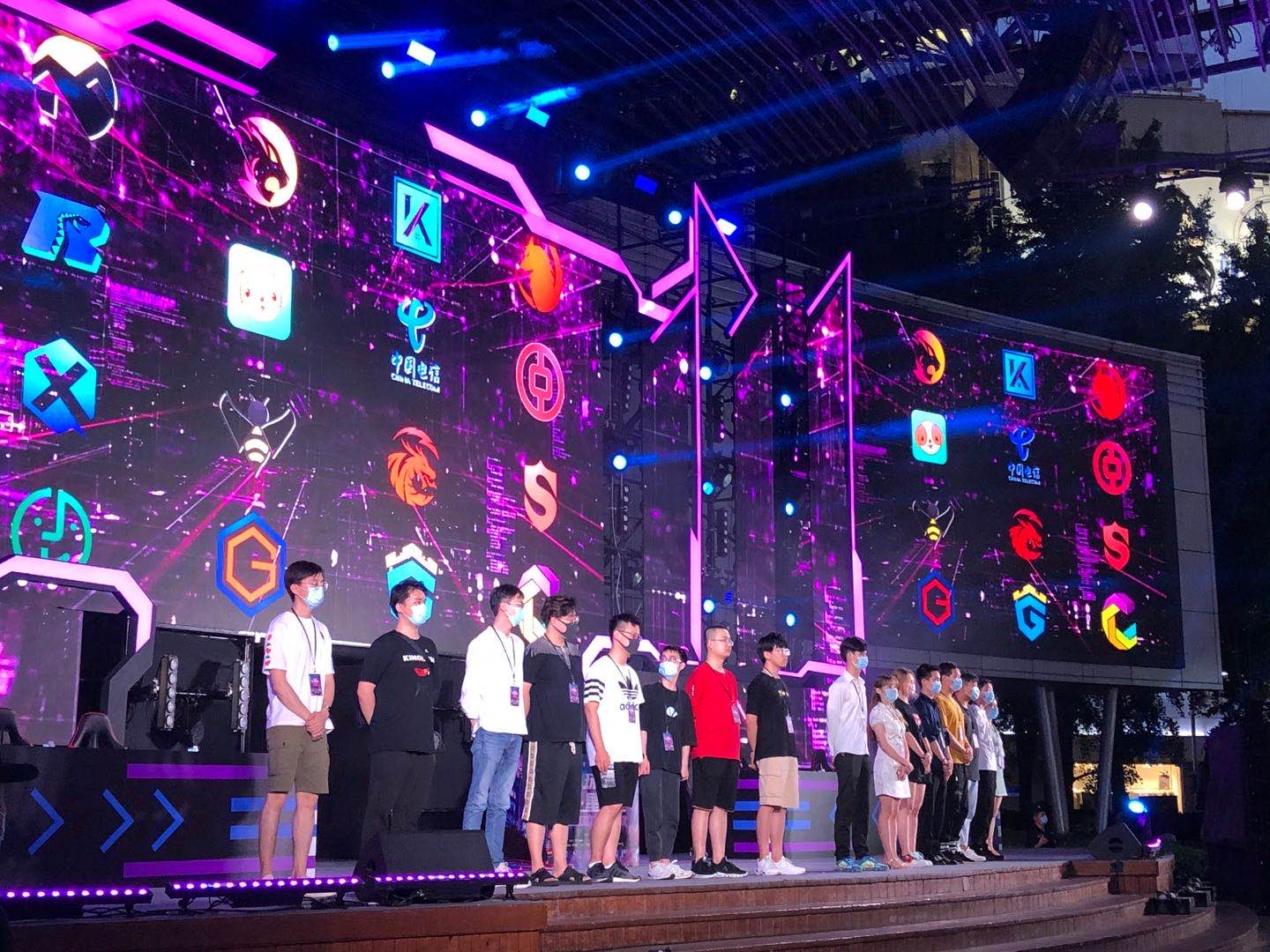 引两人夹击 引两人夹击